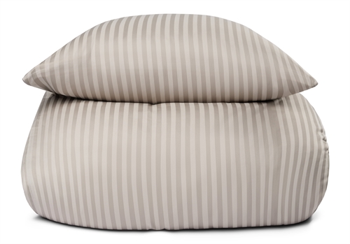 Se Dobbelt sengetøj i 100% Bomuldssatin - 200x220 cm - Sand ensfarvet sengesæt - Borg Living sengelinned hos Dynezonen.dk
